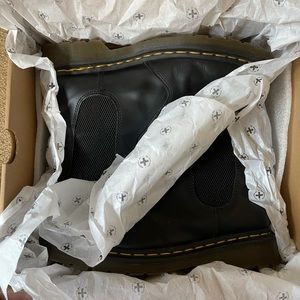 DR MARTENS CHELSEA BOOTS 2976 YELLOW STITCH SMOOTH LEATHER